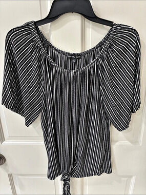 Kim & Cami Striped Blouse in Black & White Size Medium
